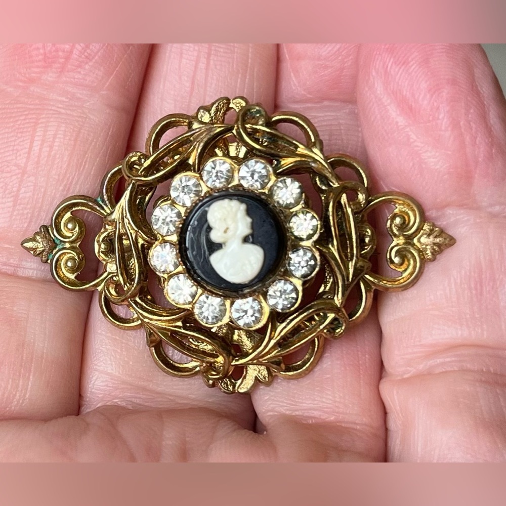 Vintage Coro brooch cameo rhinestones - Picture 3 of 10